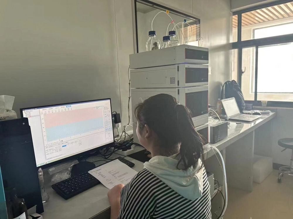 河南洛陽某知名制藥企業-全自動高效液相色譜儀（Aps80一10系列）